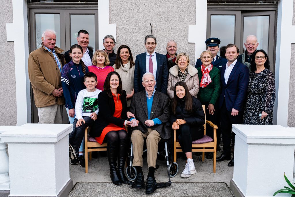Minister Simon Harris with retired Sergeant Richard Landy, family & friends at Greystones Nursing Home