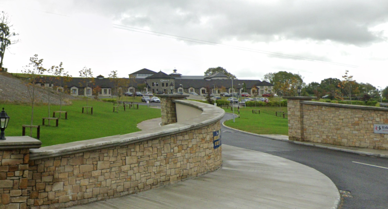 View of Esker Rí Nursing Home from front gate