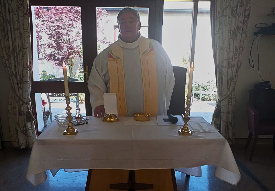 Image of Mass being said at Oakdale Nursing Home